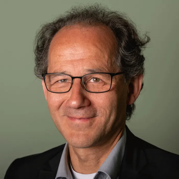 Porträt von Dr. Georg Barzel